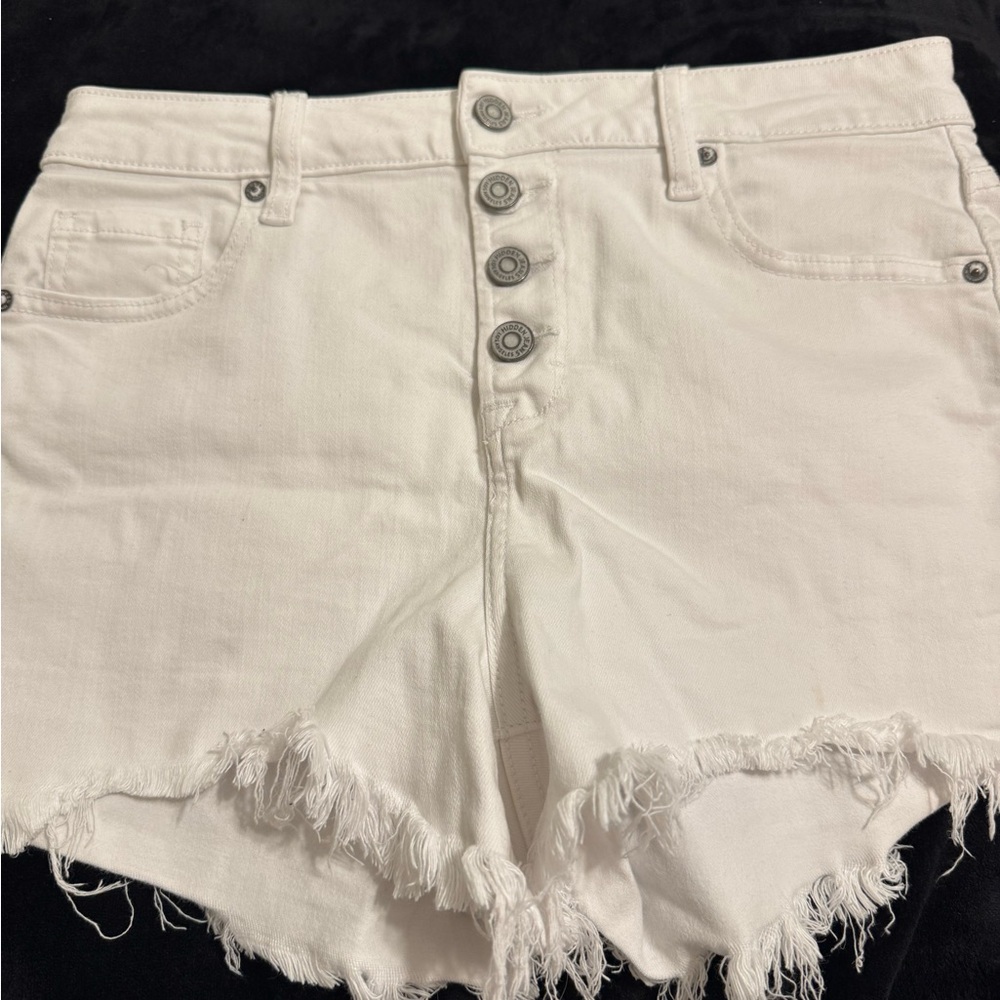 White High-Waisted Jean Shorts with Frayed Hem